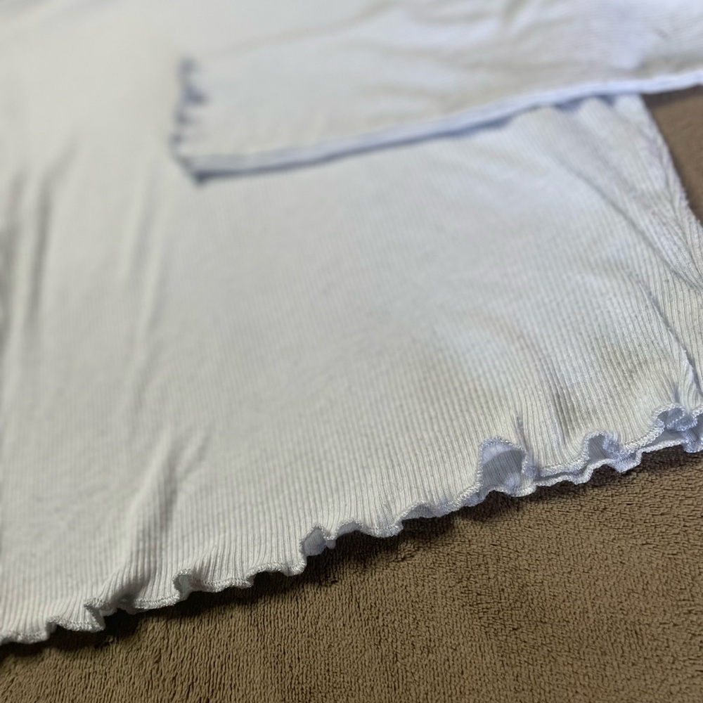 Super cute crop long sleeve shirt